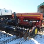 Lot # 93 : 9412 Sunflower seed drill 