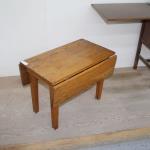 Small oak table 