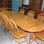 Oak Dinning Table w/9 chairs & 3 leaves 