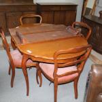Dinning Table /2 leaf / 4 chairs 