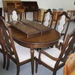 Dinning  Table w/ 6 chairs & 2 leaves 